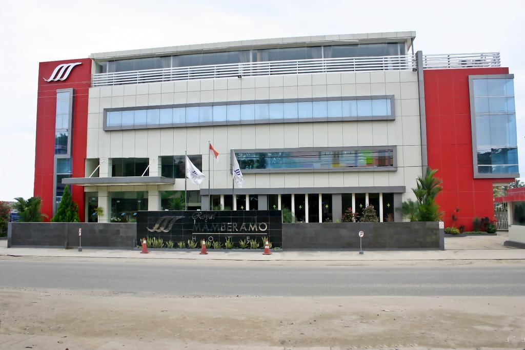 Royal Mamberamo Hotel Sorong Ngoại thất bức ảnh