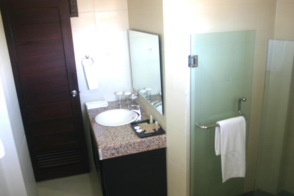 Royal Mamberamo Hotel Sorong Phòng bức ảnh