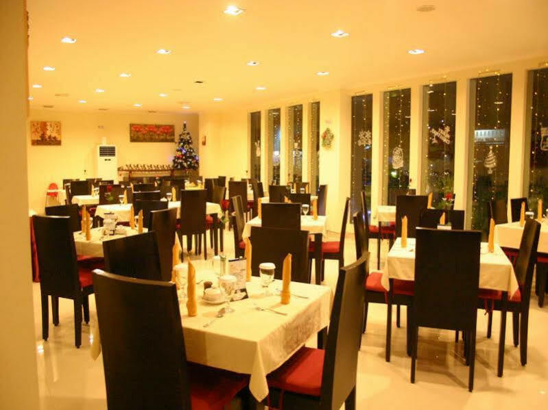 Royal Mamberamo Hotel Sorong Ngoại thất bức ảnh