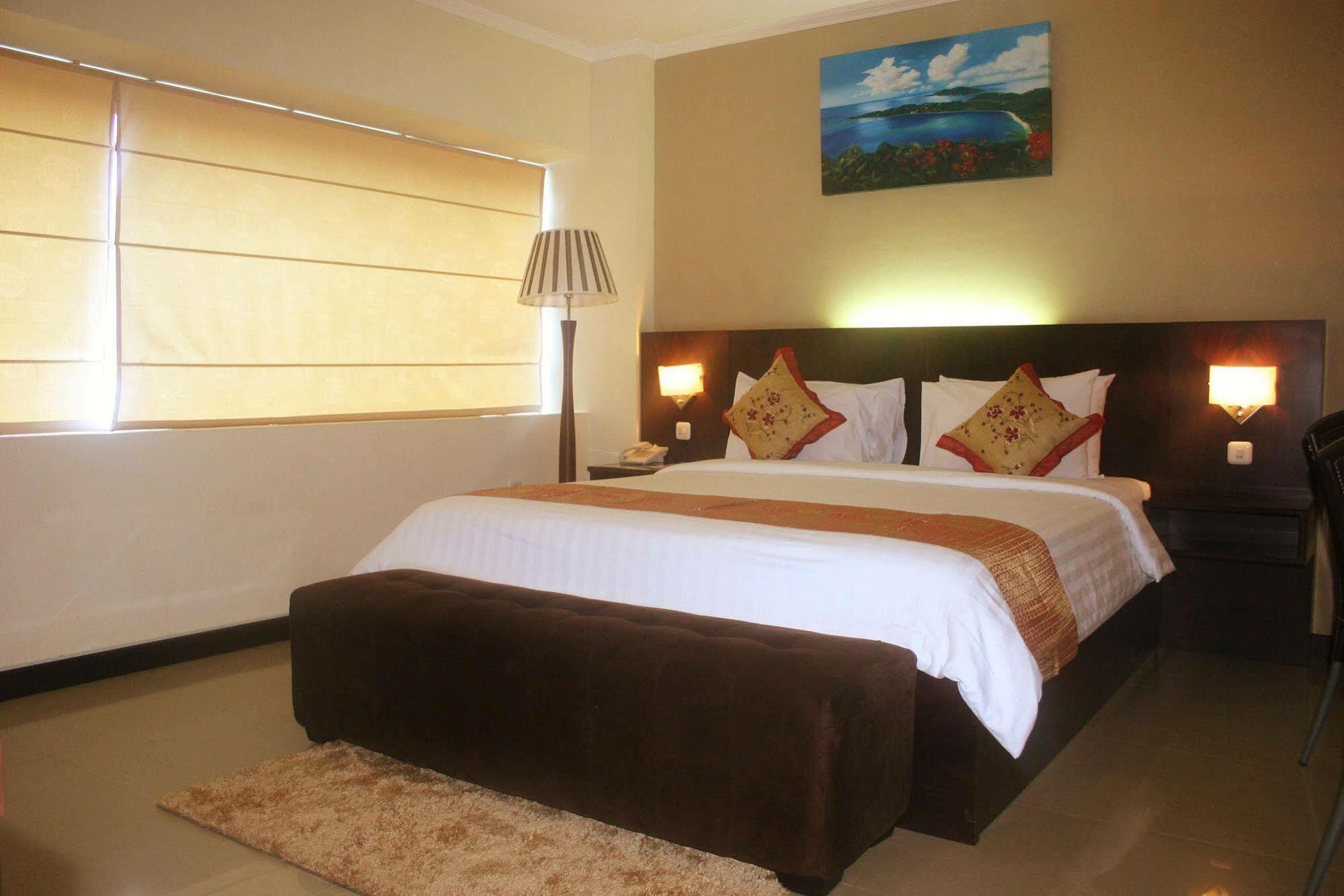 Royal Mamberamo Hotel Sorong Ngoại thất bức ảnh